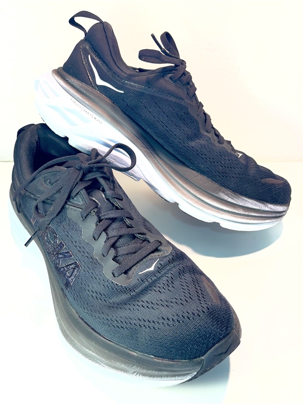 Hoka One One Bondi 8 Black & White Running Sneakers Womens Size 9.5